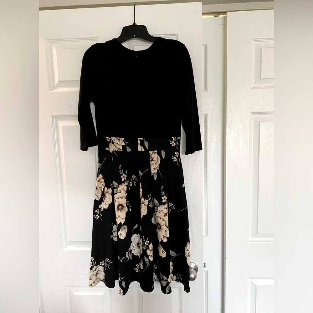 A-line floral dress, knee length black top never worn, NWT women’s size M